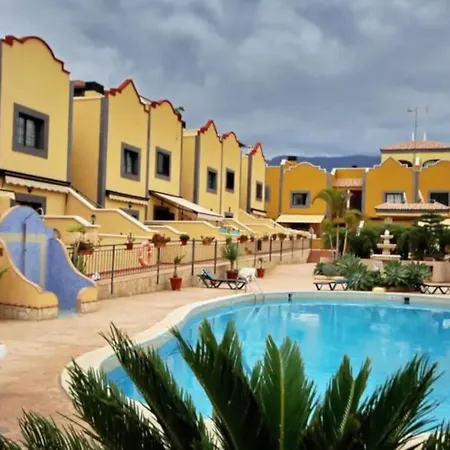 Beautiful In Charming Place El Duque Apartment